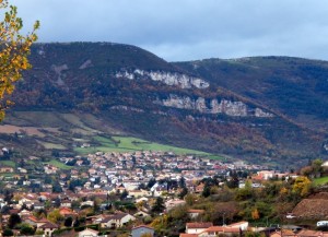 la hallette aux vins le village de millau dans la vallée